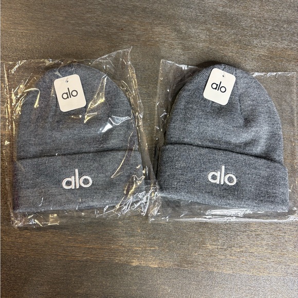 ALO Yoga adult  Charcoal Knit Hat (unisex) - Picture 3 of 3